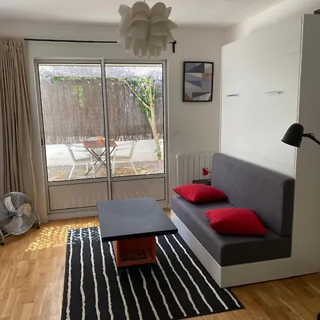 Grand Studio De 38m2 Et Cour Independante De 25m2 Dont Wifi Et Netflix