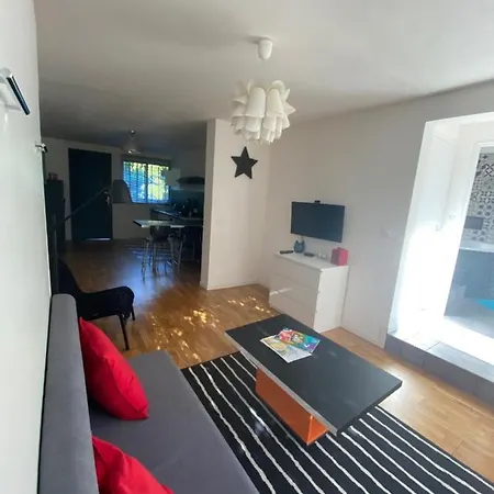 Grand Studio De 38m2 Et Cour Independante De 25m2 Dont Wifi Et Netflix Montpellier