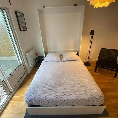Grand Studio De 38m2 Et Cour Independante De 25m2 Dont Wifi Et Netflix Apartment *