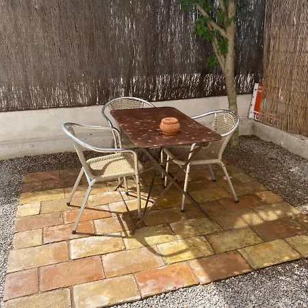 Grand Studio De 38m2 Et Cour Independante De 25m2 Dont Wifi Et Netflix Apartment *