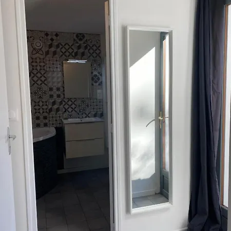 Grand Studio De 38m2 Et Cour Independante De 25m2 Dont Wifi Et Netflix Montpellier